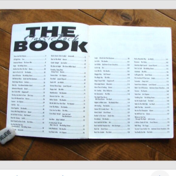 Classic Rock Easy Guitar Sheet Music Book Hal Leonard 89 Songs Rock and Roll - Picture 3 of 5